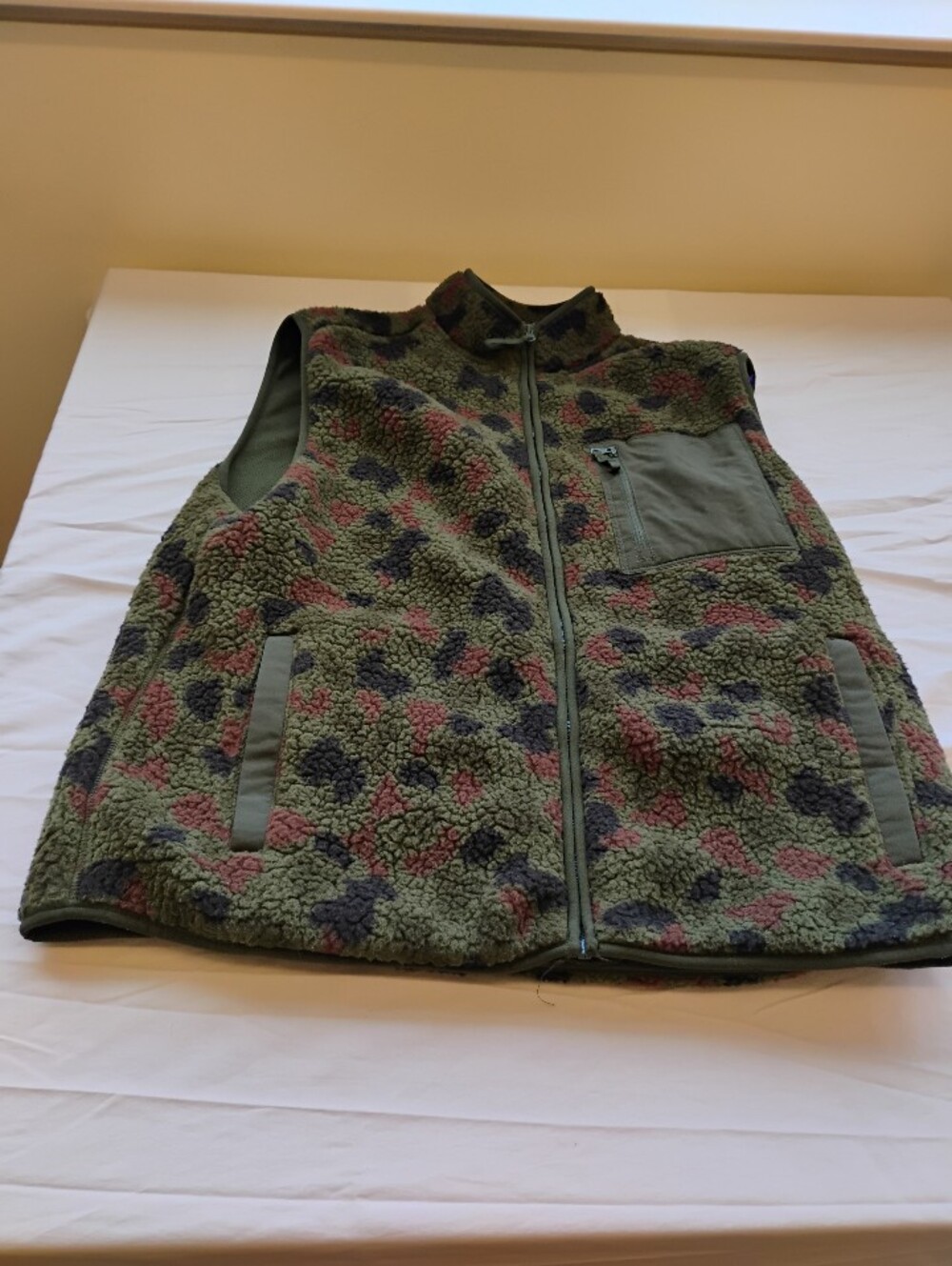 Old Navy Mens Sherpa Fleece Camo Lined Fully Zippered Vest Size Large